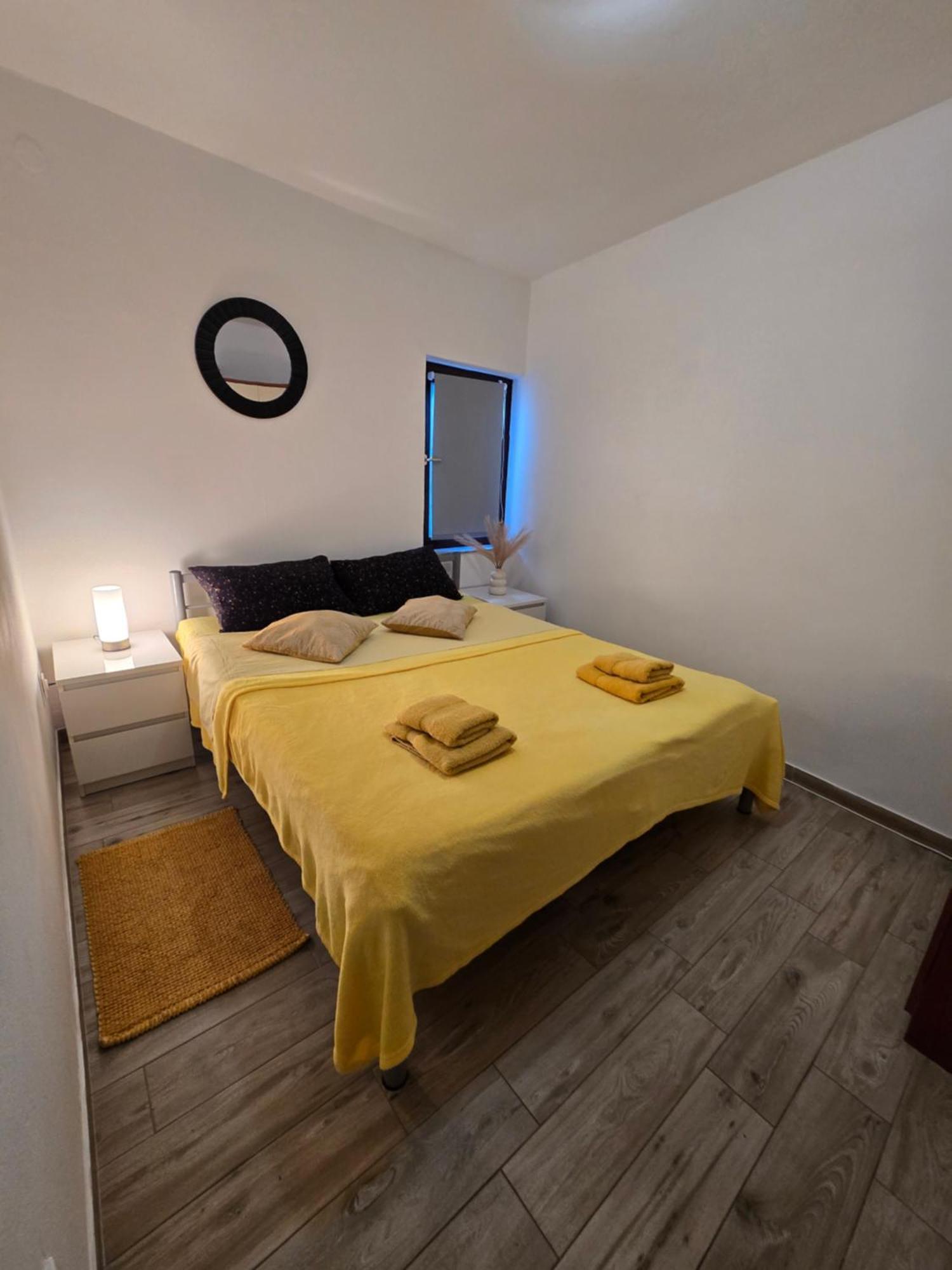 Apartments Lola Biograd Na Moru Buitenkant foto